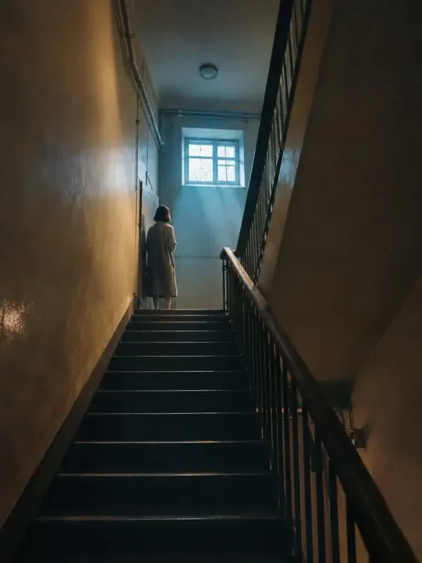 消失的第13层短剧封面